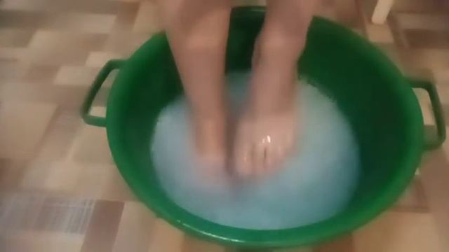 Как вылечить трещины на пятках. Пользуюсь только этим методом. смотреть онлайн