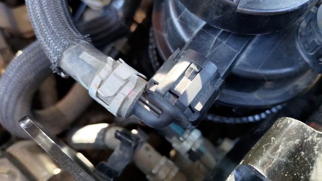 ЗАМЕНА ТОПЛИВНОГО ФИЛЬТРА Митсубиси L200 смотреть онлайн