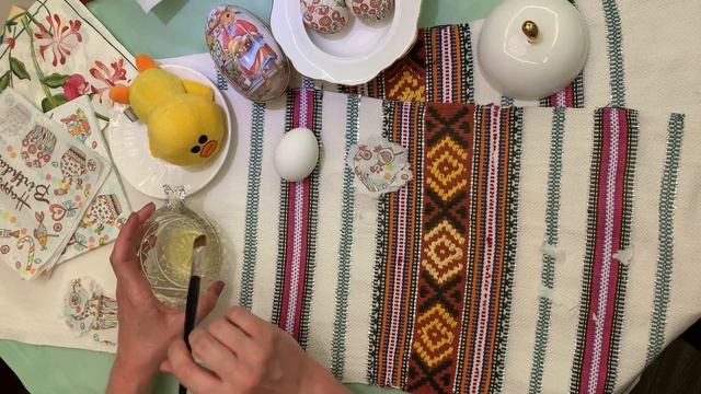 Творческий мастер-класс по украшению яиц в технике декупаж.
