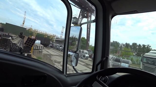 Баба на шаланде гоняет задом по металлобазе смотреть онлайн