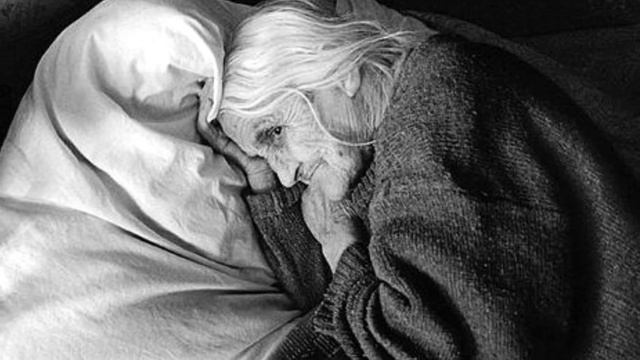 Мы ТЕТУШКУ отправили в ДОМ ПРЕСТАРЕЛЫХ, она совсем С УМА СОШЛА ... смотреть онлайн