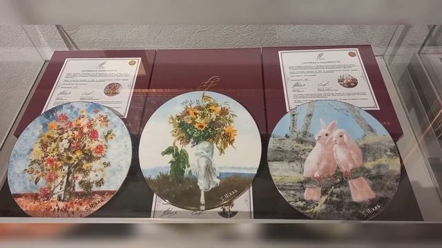 Инвестиционно-коллекционные фарфоровые тарелки от Никаса Сафронова|Выставка художника в Уфе.