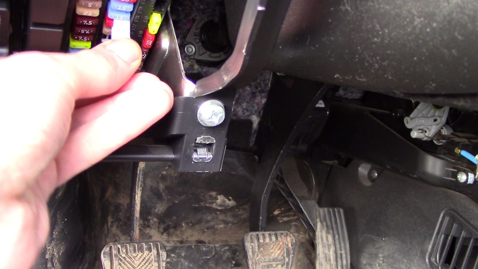 Предохранитель Гранты на прикуриватель и сигнал. Перегорает предохранитель на Гранте Лифтбек. смотреть онлайн