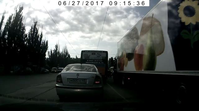 Шхода по встречке обгоняет трамвай смотреть онлайн