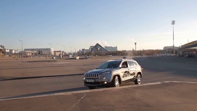 В чём кайф: Джиппинг или Драйв? Сравнительный тест двух HeadTurner-ов: Jeep Cherokee vs BMW X4. 201 смотреть онлайн