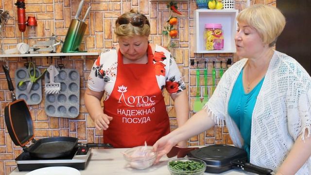 Двухстороння сковорода с защелкой. Жарим крылышки с фасолью. смотреть онлайн