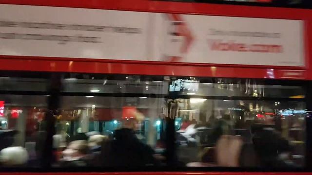 Piccadilly Circus beautifully decorated 2020 смотреть онлайн