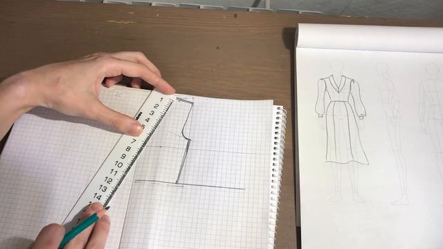 Построение в масштабе перед раскроем по ткани тёплого платья смотреть онлайн