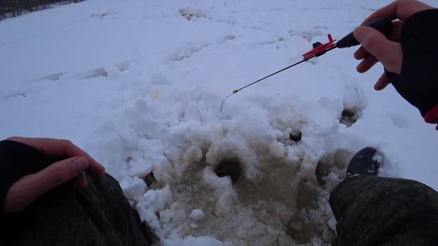Зимняя рыбалка на безмотылку смотреть онлайн
