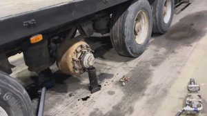 Чистим VIN номер , уборка в кабине , замена колёс на прицепе )))?