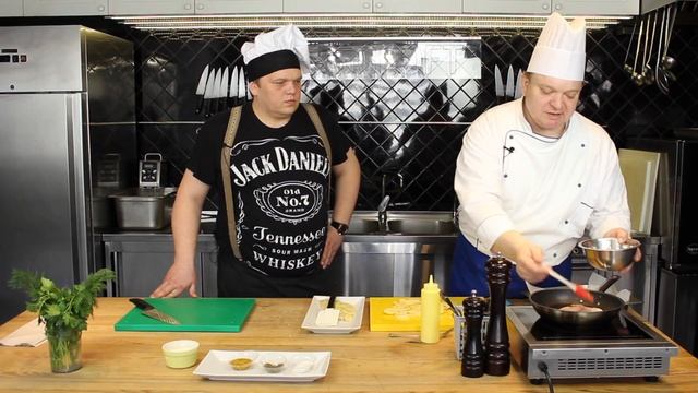 Как приготовить запеченное филе рыбы в картофельной "чешуе";) смотреть онлайн