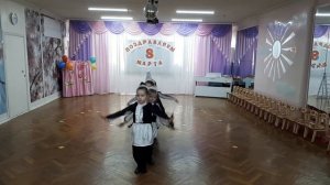 "Танец ласточек" на песню "Ласточка" муз. Е. Крылатова, сл. И. Шаферана