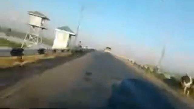 Видео0108.mp4ОХРАНЯЕМЫЙ МОСТ , РЕКА СЫРДАРЬЯ . смотреть онлайн