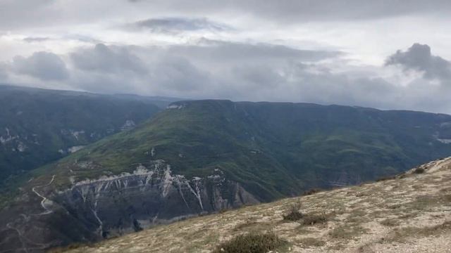 Подъём в горы над Сулакским каньоном, республика Дагестан, Россия. Сдувающий ветер и буря эмоций. смотреть онлайн