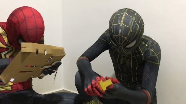 Spiderman Bros UNBOXING SPIDER-MAN NO WAY HOME WEBSHOOTER GADJET BY HASBRO!! FUNNY AND GONE WRONG!! смотреть онлайн