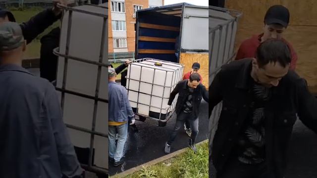 Бесконечно можно смотреть на три вещи: как горит огонь, как течет вода и как работают НАШИ мужчины. смотреть онлайн