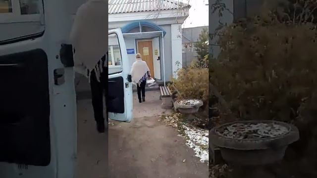 Привезли свежий выпуск газеты "СХ" из типографии г. Красноярска смотреть онлайн