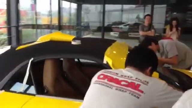 Glossy Yellow Porsche Carrera S by www.tonywrap.com смотреть онлайн