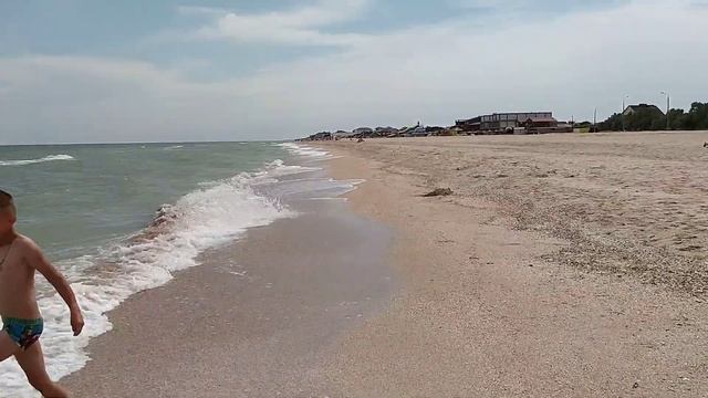 Кирилловка 2020. Федотова коса - прогулка по пляжу - лодка смотреть онлайн