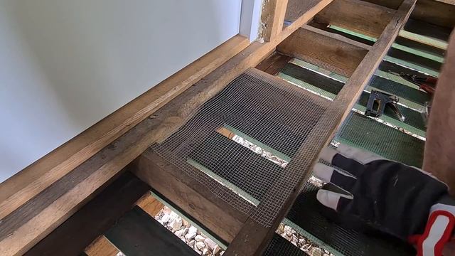 Сетка от грызунов и монтаж ветрозащиты. Полы в каркасной бане. БАНЯ 25м2. #17 смотреть онлайн