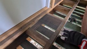 Сетка от грызунов и монтаж ветрозащиты. Полы в каркасной бане. БАНЯ 25м2. #17