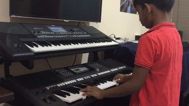 Felix Navidad & Jingle Bells Keyboard Cover смотреть онлайн