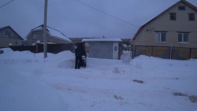 снегоуборщик интерскол 650 первая чистка снега смотреть онлайн