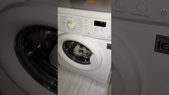 Стиралка моей тёти. LG F1092N. Очень короткий отрывок из стирки смотреть онлайн