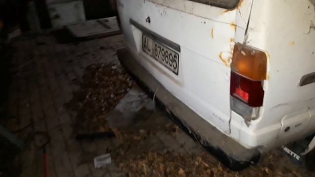 Nissan Vanette 2000 D disperso nelle campagne...... смотреть онлайн