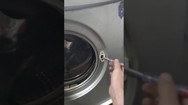 Стиральная машина не закрывает люк. Не начинается стирка . Ошибка de или door. смотреть онлайн