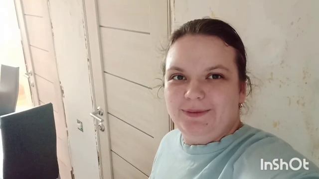 Клеим обои в коридоре|Новые двери