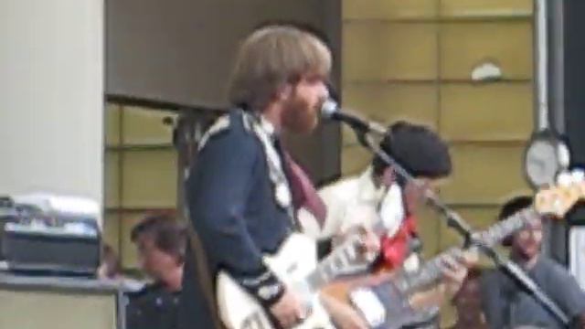 "When I Left The Room" Dan Auerbach at Lollapalooza 2009 смотреть онлайн