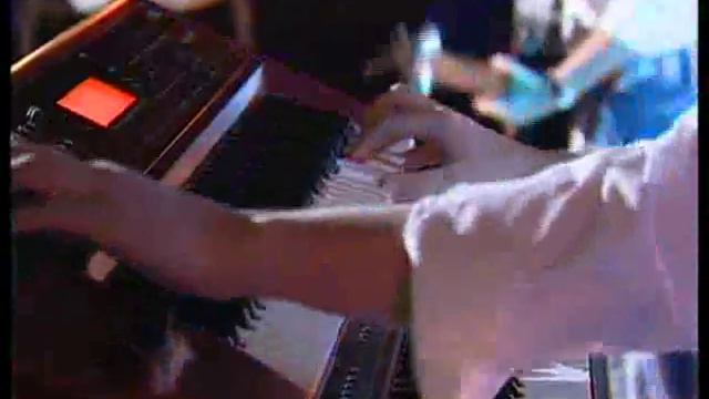 Сурганова и оркестр - Весна смотреть онлайн