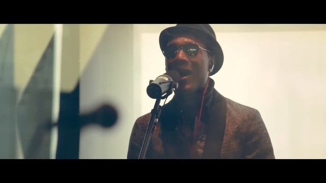 Aloe Blacc - Wake Me Up (Live) (VEVO LIFT) смотреть онлайн