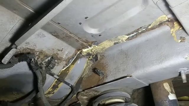 Пескоструй днища автомобиля.