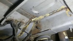 Пескоструй днища автомобиля.