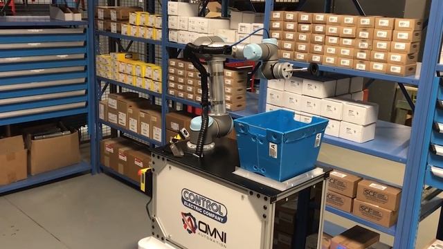 MiR 100 Robot Order Picking - Goods to person смотреть онлайн