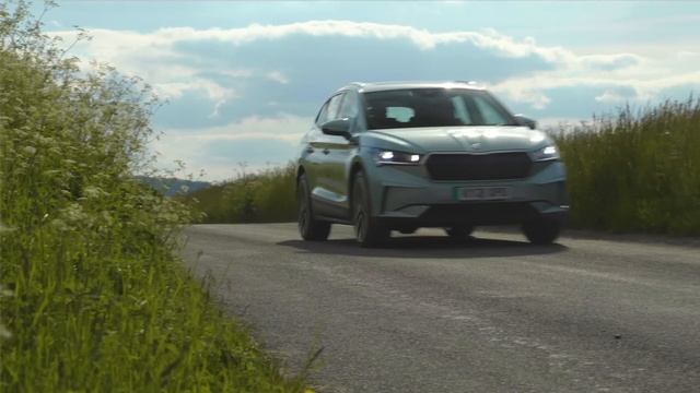 Skoda Enyaq iV vs Mercedes EQA electric SUV shoot-out / Electrifying смотреть онлайн
