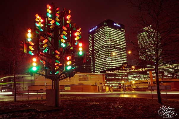 Светофорное дерево (Traffic Light Tree) - современный памятник в стиле поп-арт. смотреть онлайн