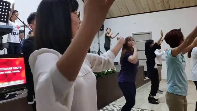 Поздравительная часть Выступление хора, танец смотреть онлайн