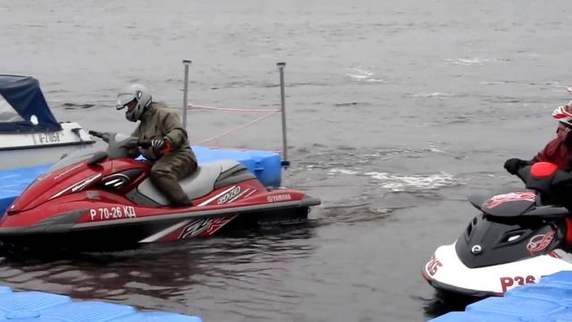 Парковка гидроциклов в Волжанке