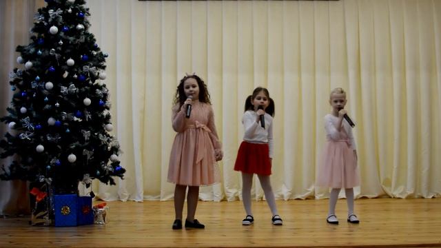 1 Б "Новый год пахнет мандаринками" смотреть онлайн