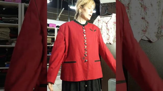 Красные жакеты, серебряная шелковая юбка. смотреть онлайн
