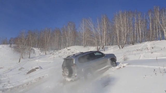Лучшие внедорожники штурмуют снежную горку!!! Нива, УАЗ, Duster, LC Prado. смотреть онлайн