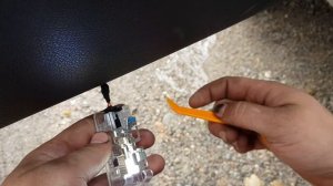 LADA VESTA SW CROSS замена лампочек в подсветки дверях на диоды.