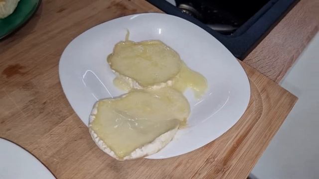 Бургер с Cыром Камамбер - Из ресторана Торро Гриль! смотреть онлайн