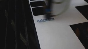 Лазерная гравировка двухслойного пластика Rowmark