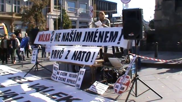 Demonstrace proti NATO: Lenka Procházková - 8/8 смотреть онлайн