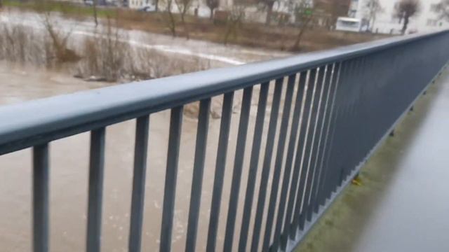 затопило городок, река вышла с берегов, дома стоят в воде, #Fulda #река, с учёта снила машину, #тес смотреть онлайн