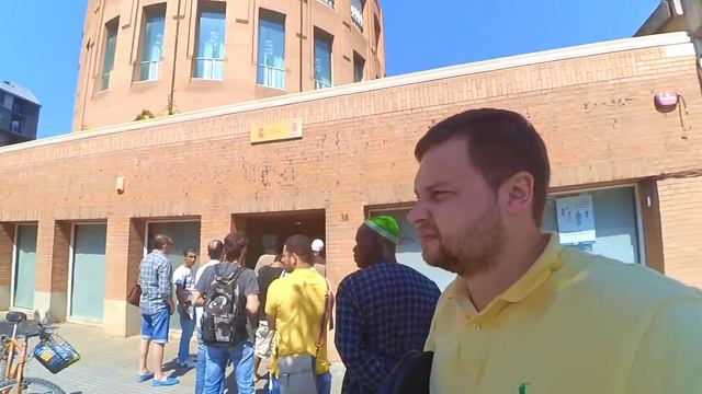 ПОКАЗАЛА НА УЛИЦЕ / Камера Xiaomi Yi / КОПЫ В ИСПАНИИ смотреть онлайн